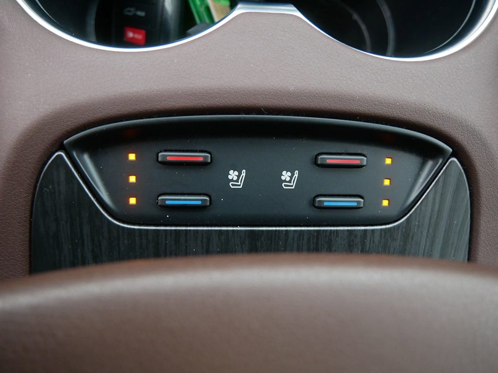 Thumbnail: 2024 Toyota Venza - 23