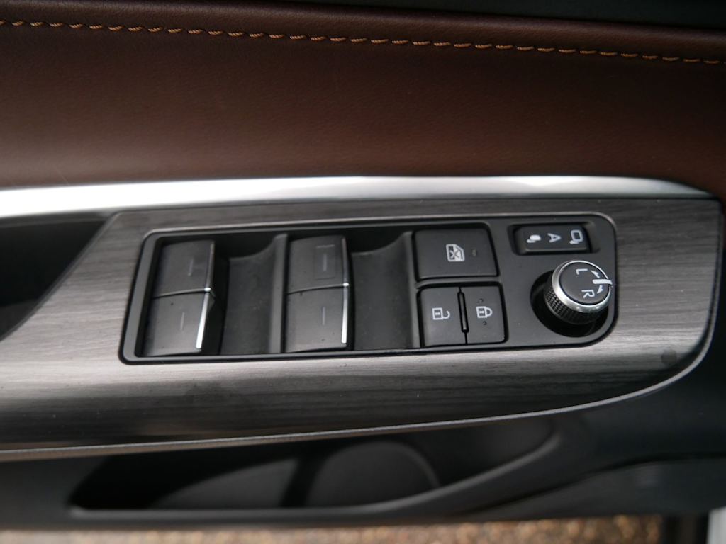 Thumbnail: 2024 Toyota Venza - 21