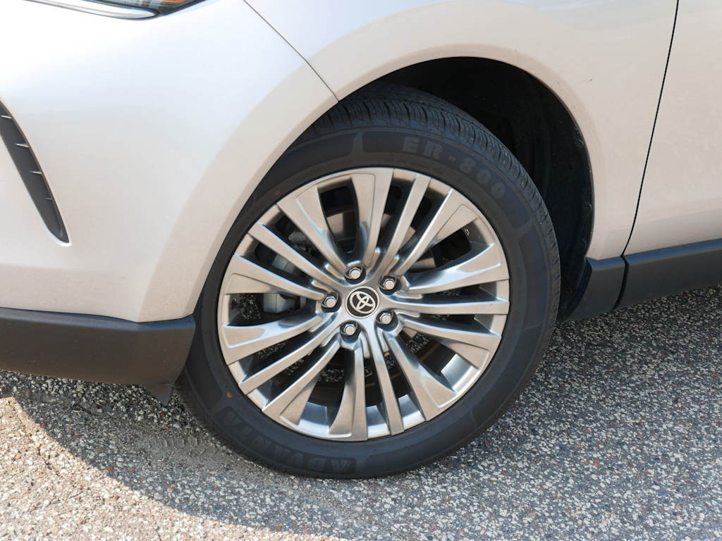 Thumbnail: 2022 Toyota Venza - 5