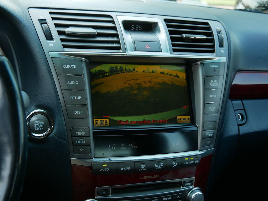 Thumbnail: 2011 Lexus LS - 17