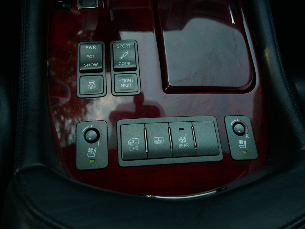 Thumbnail: 2011 Lexus LS - 8