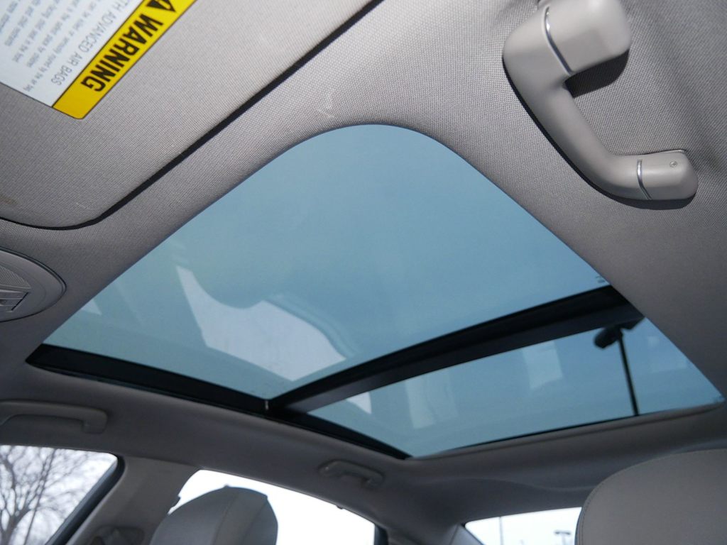 Thumbnail: 2015 Hyundai Genesis - 27