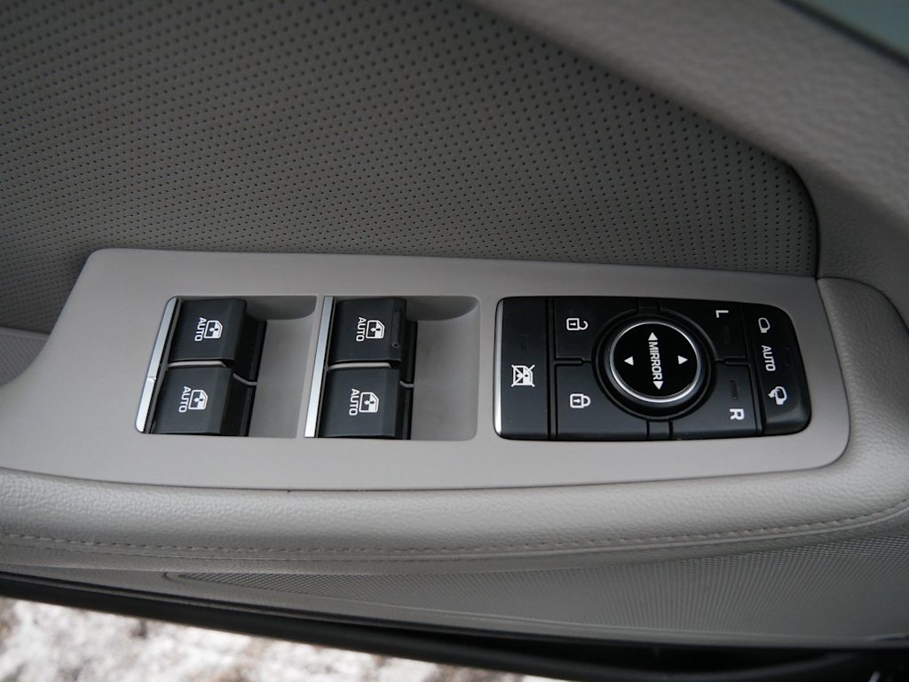 Thumbnail: 2015 Hyundai Genesis - 17