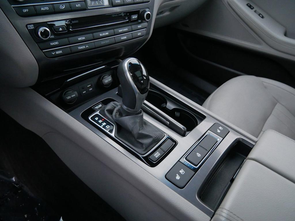 Thumbnail: 2015 Hyundai Genesis - 12