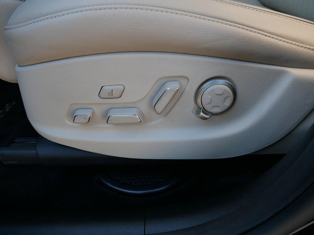 Thumbnail: 2024 Genesis GV80 - 16