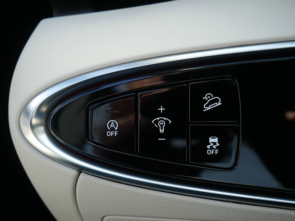 Thumbnail: 2023 Genesis GV70 - 13