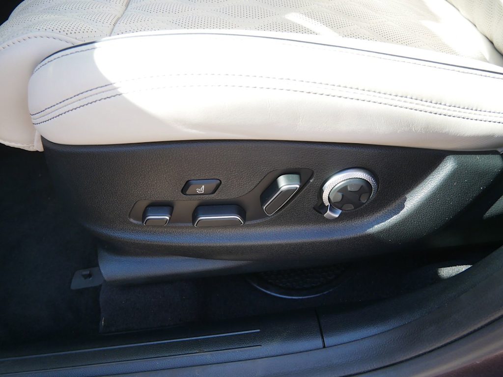 Thumbnail: 2023 Genesis GV70 - 17