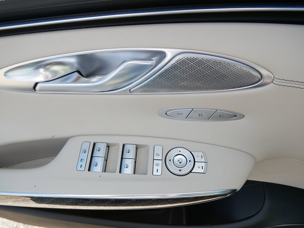 Thumbnail: 2023 Genesis GV70 - 18