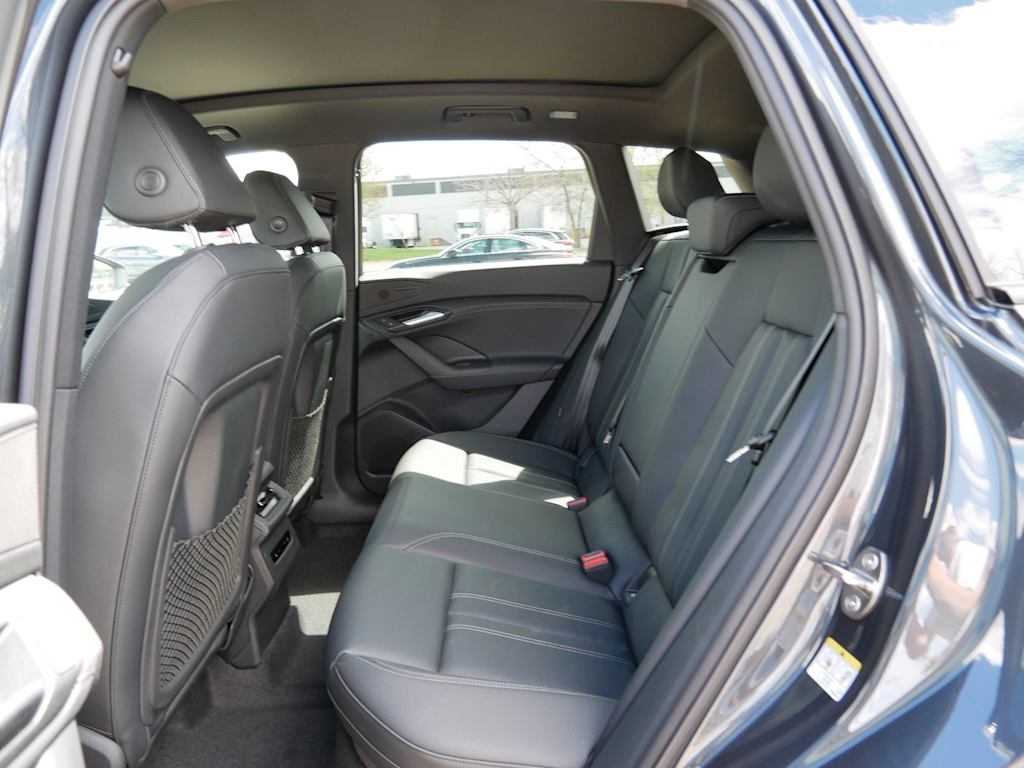 Thumbnail: 2027 Audi Q6 e-tron - 10