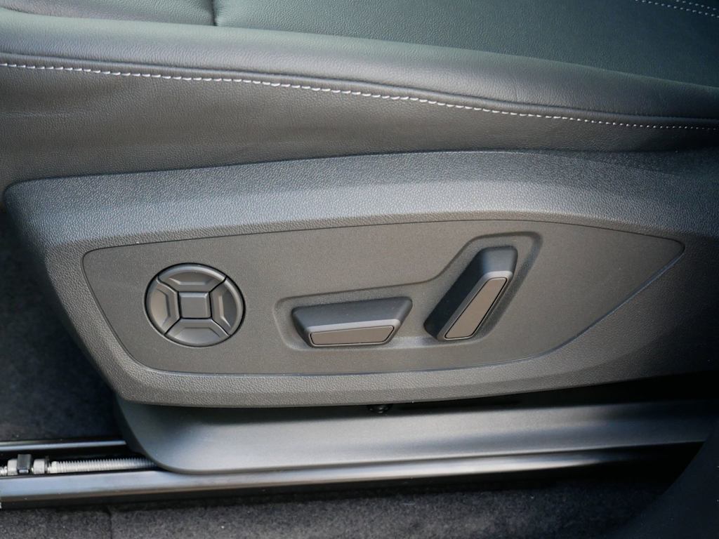Thumbnail: 2027 Audi Q6 e-tron - 16