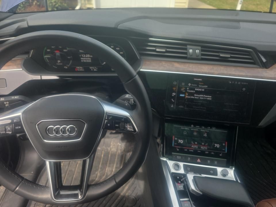 Thumbnail: 2023 Audi e-tron - 2