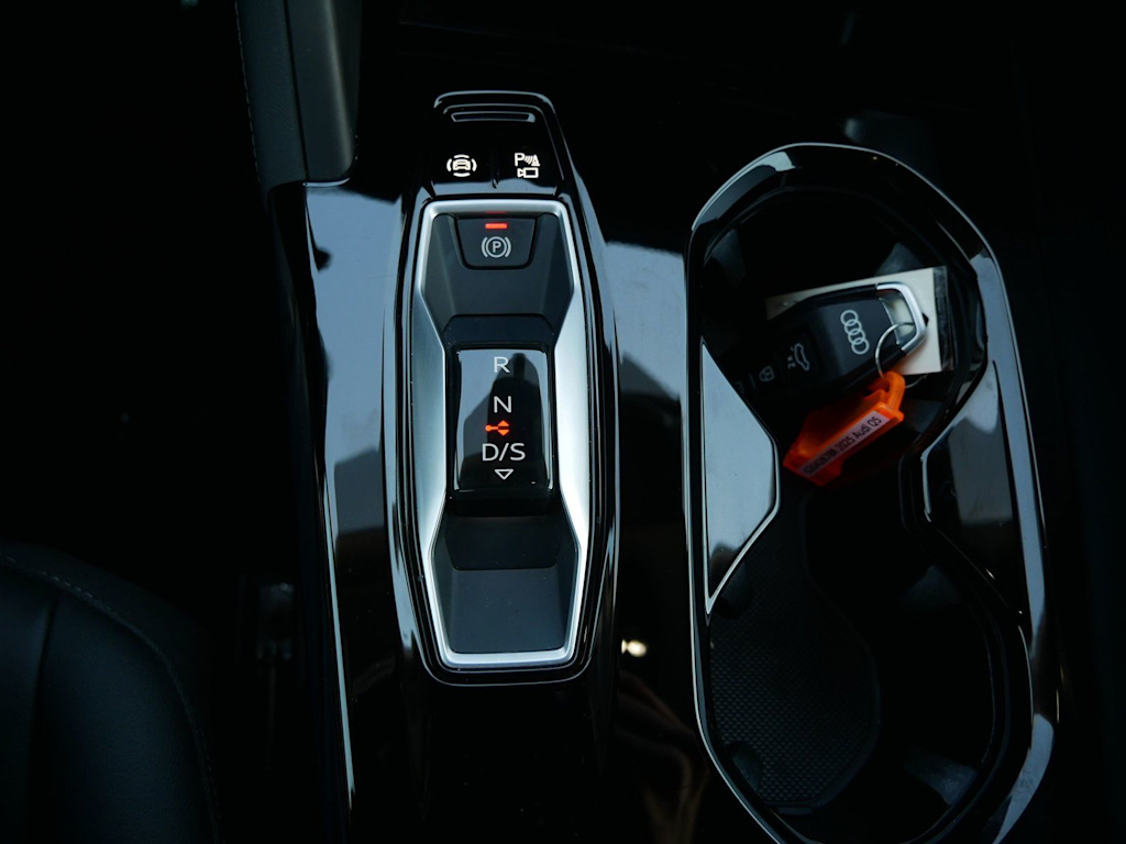 Thumbnail: 2025 Audi Q5 - 12