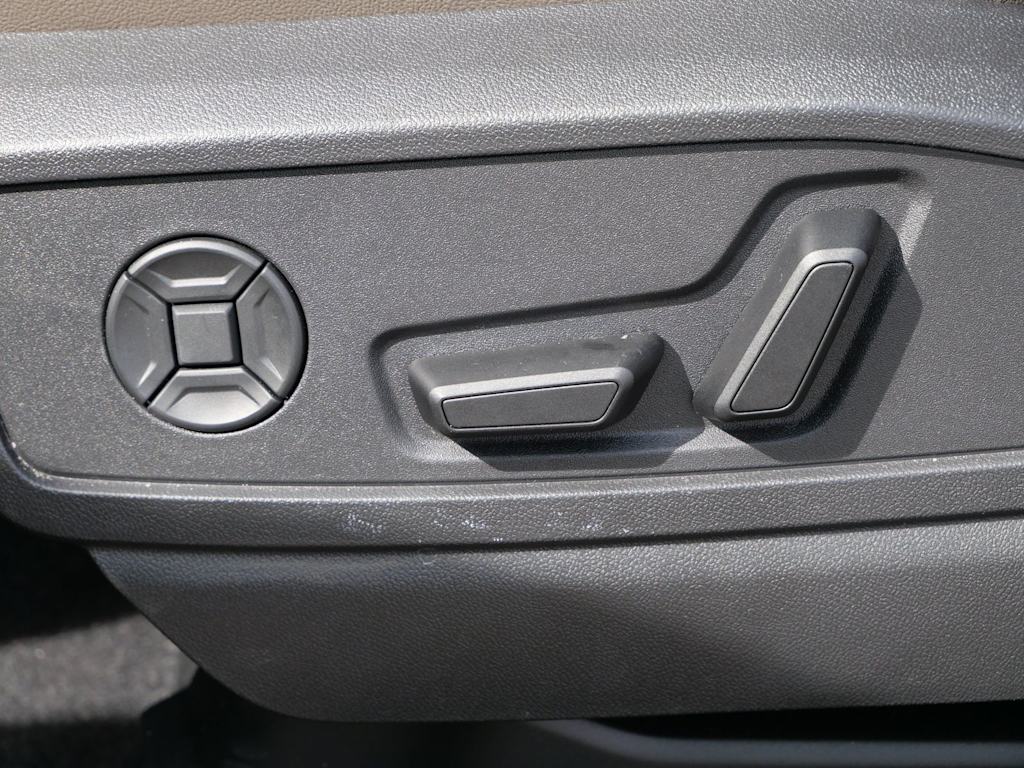 Thumbnail: 2025 Audi Q5 - 16