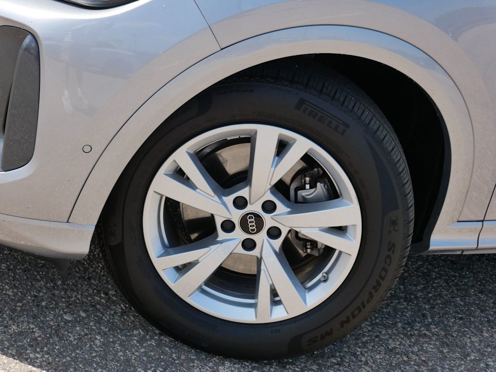 Thumbnail: 2025 Audi Q5 - 6