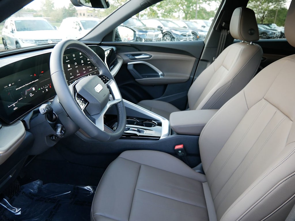 Thumbnail: 2025 Audi Q5 - 8