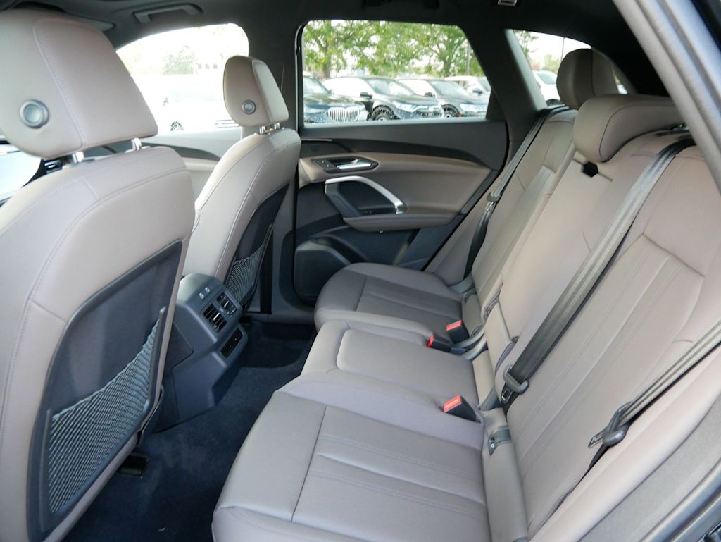 Thumbnail: 2025 Audi Q5 - 10