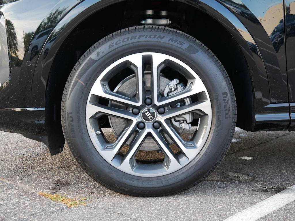 Thumbnail: 2025 Audi Q5 - 6