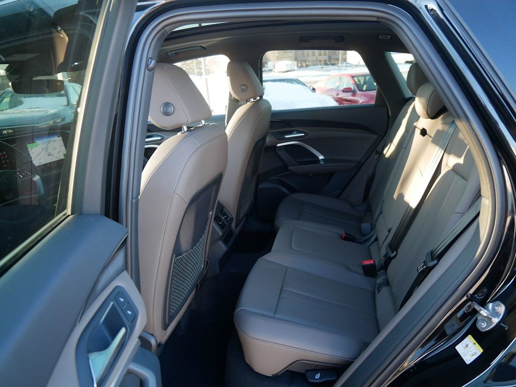 Thumbnail: 2025 Audi Q5 - 7