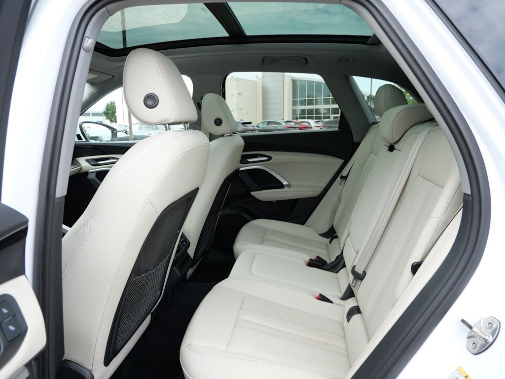 Thumbnail: 2025 Audi Q5 - 9