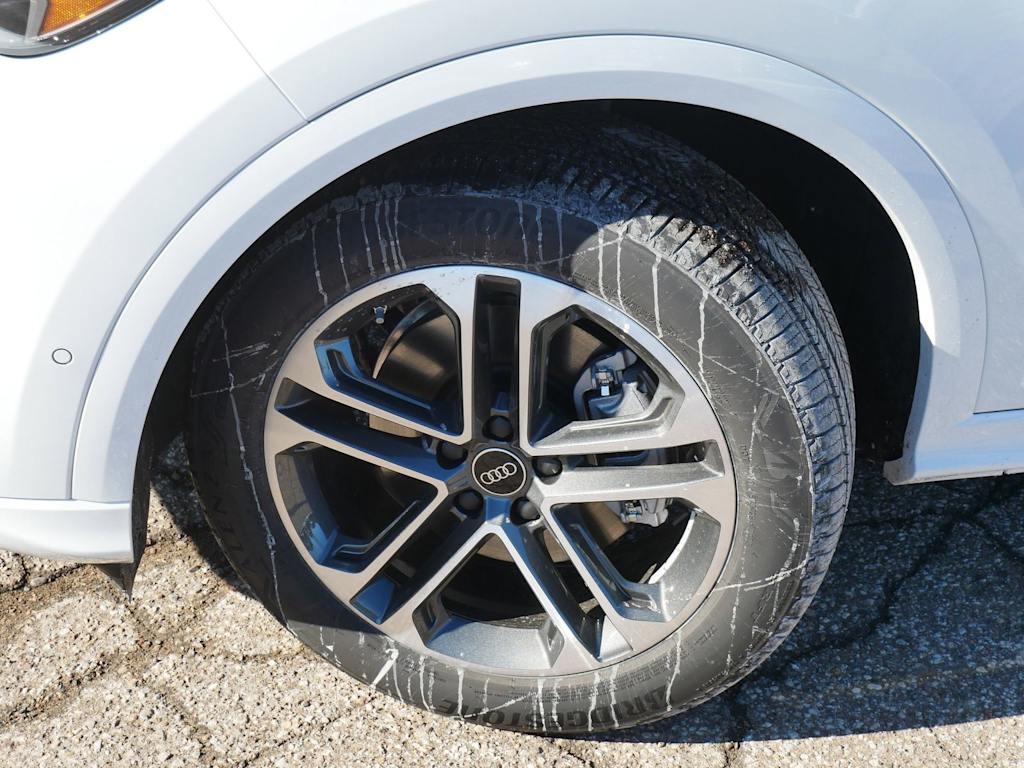 Thumbnail: 2025 Audi Q5 - 6