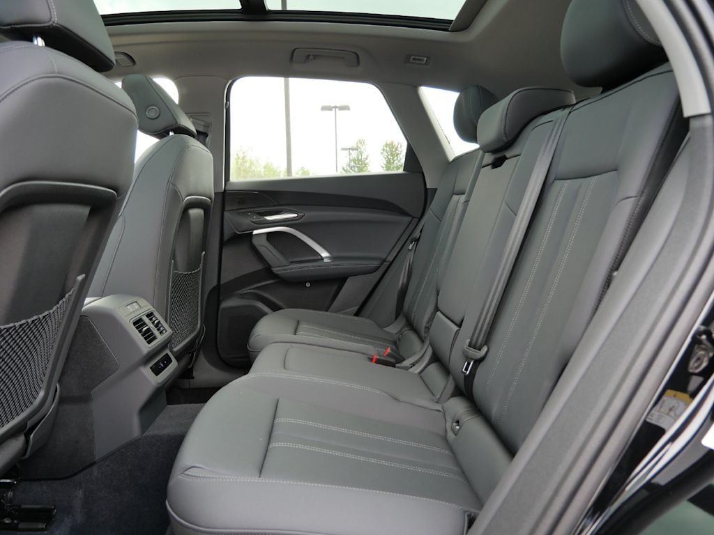 Thumbnail: 2026 Audi Q5 - 6