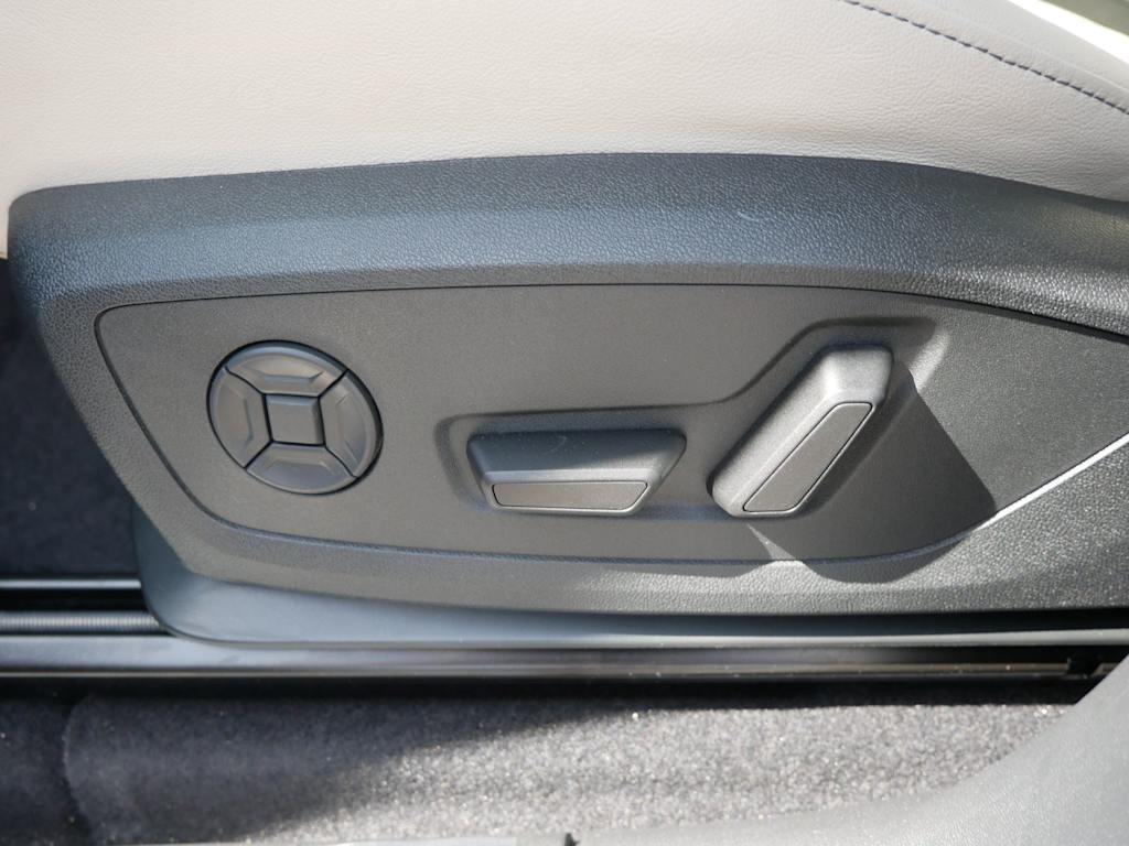 Thumbnail: 2027 Audi Q6 e-tron - 17