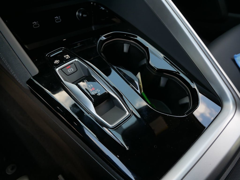 Thumbnail: 2026 Audi SQ5 - 11