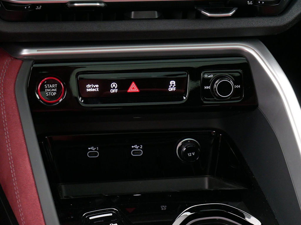 Thumbnail: 2025 Audi SQ5 - 16