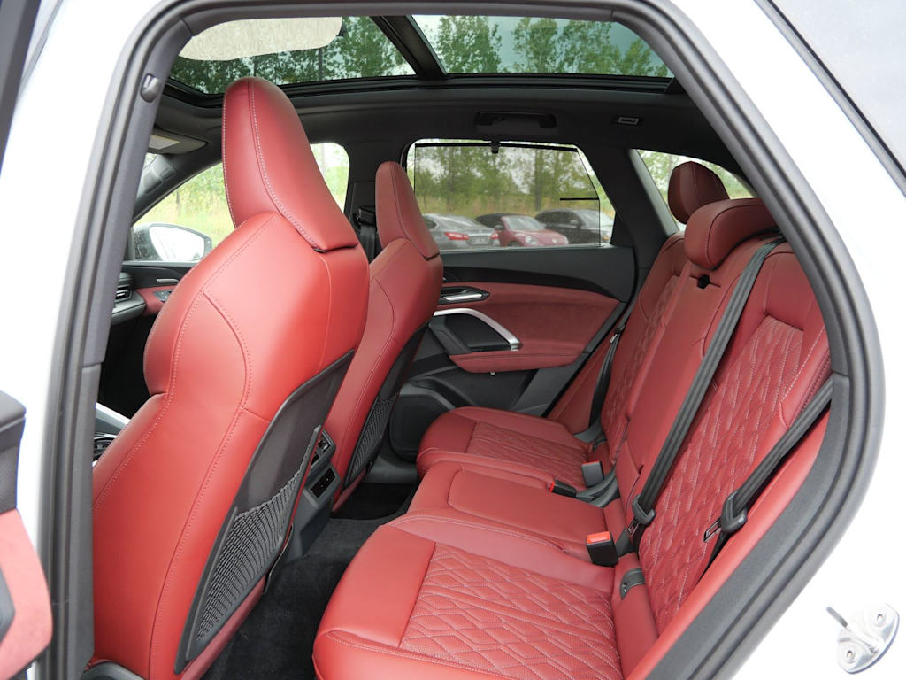 Thumbnail: 2026 Audi SQ5 - 8