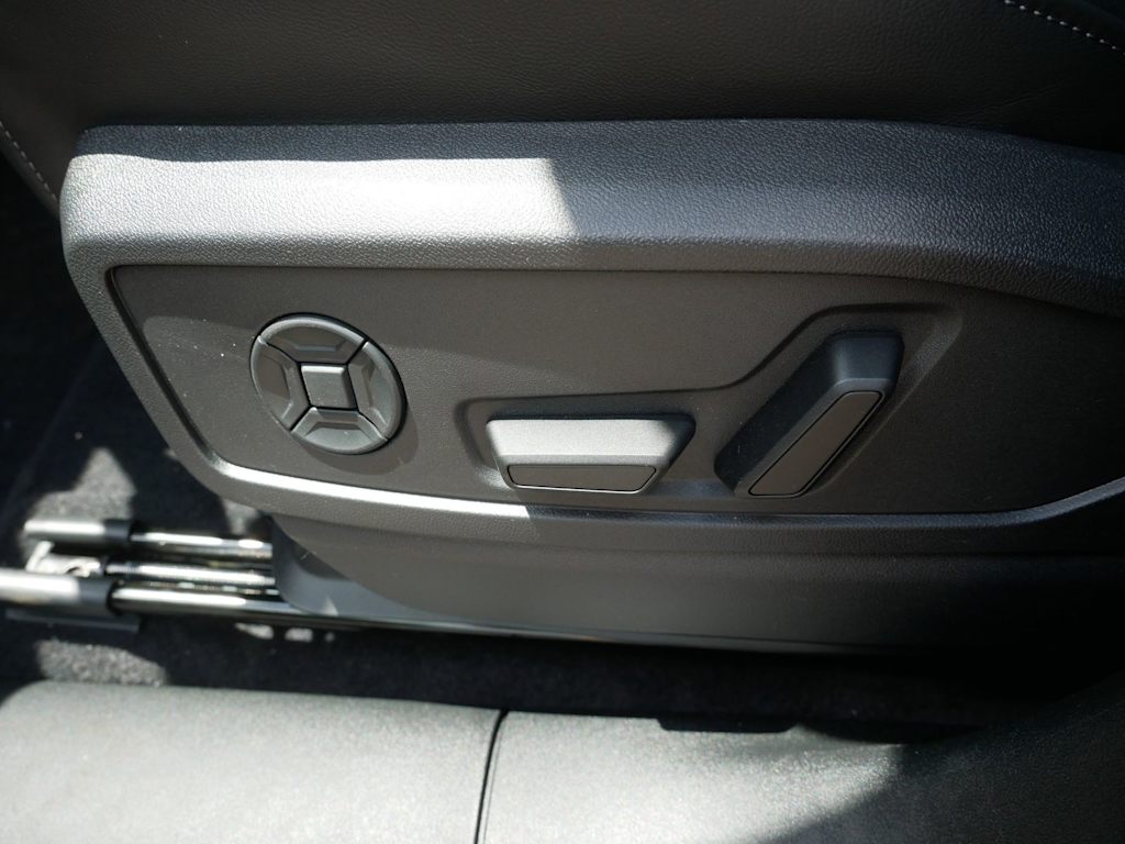 Thumbnail: 2026 Audi SQ5 - 17