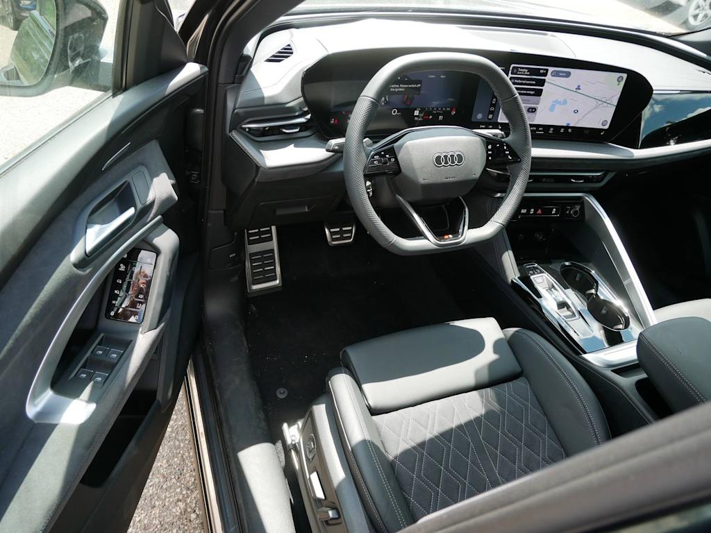 Thumbnail: 2026 Audi SQ5 - 2