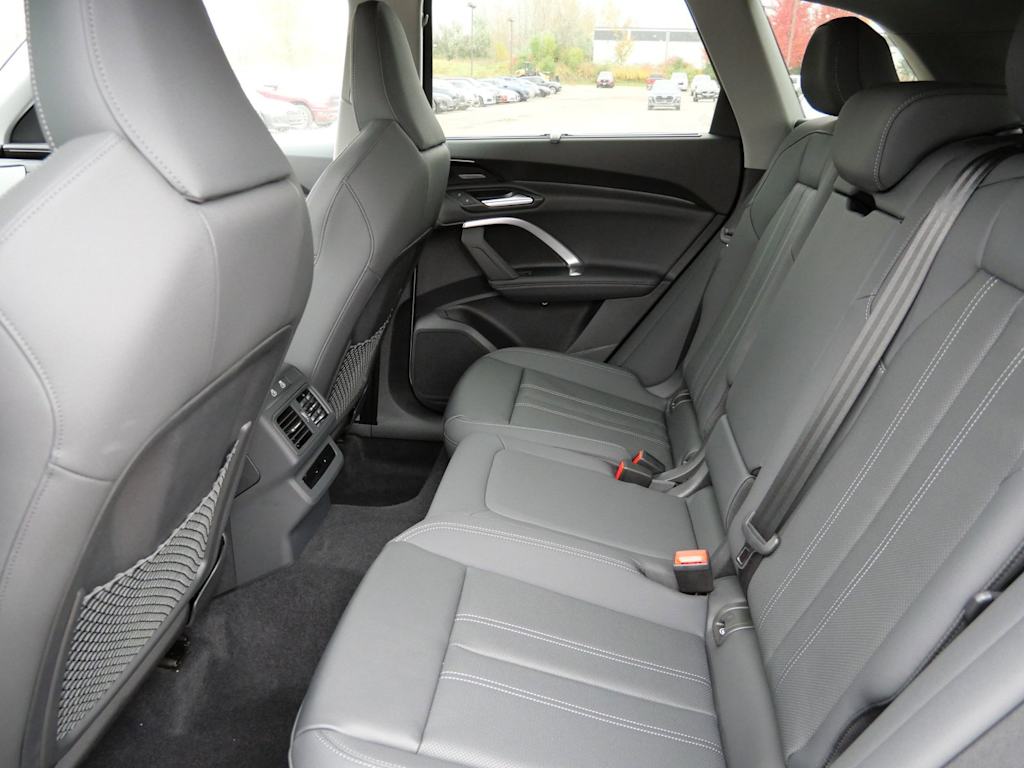 Thumbnail: 2025 Audi Q5 - 8