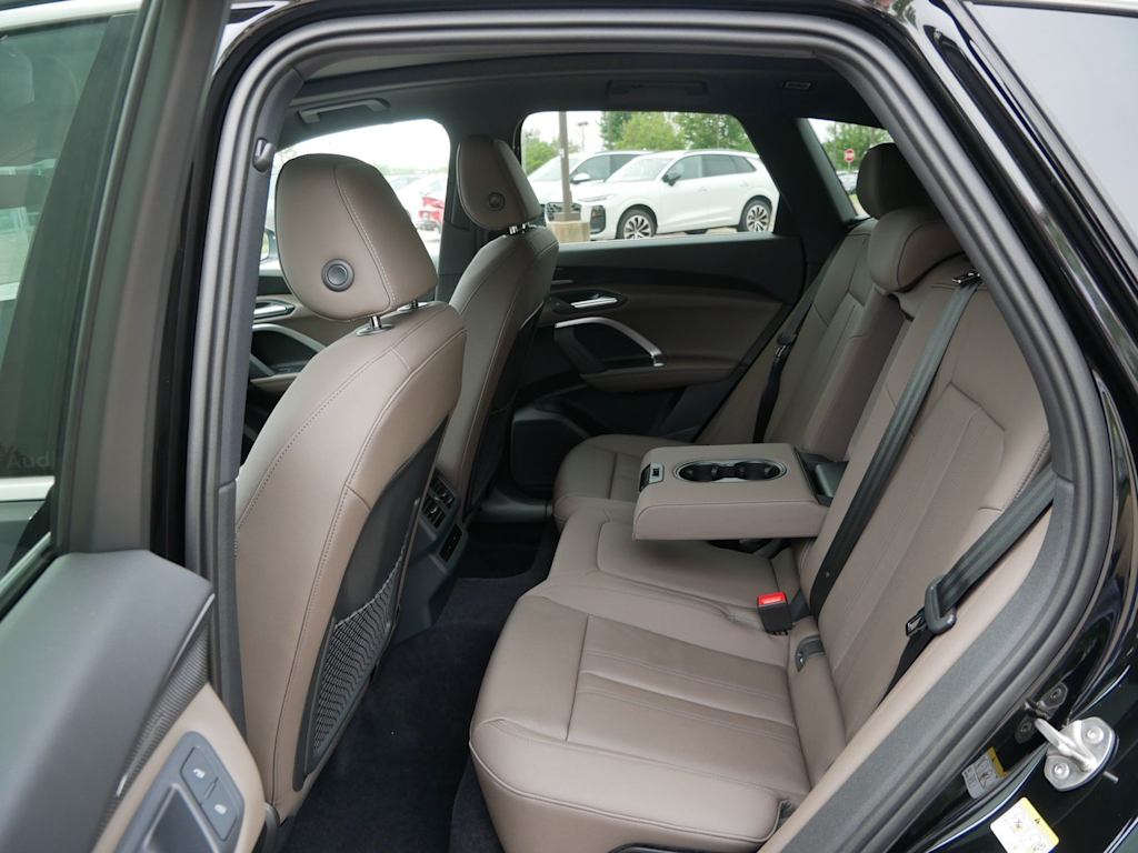 Thumbnail: 2026 Audi Q5 - 8