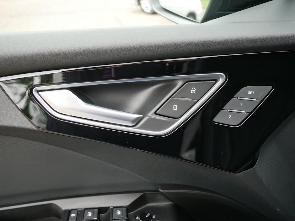 Thumbnail: 2023 Audi Q4 e-tron - 20