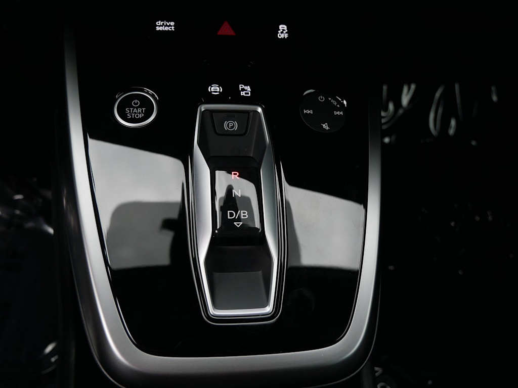 Thumbnail: 2023 Audi Q4 e-tron - 11