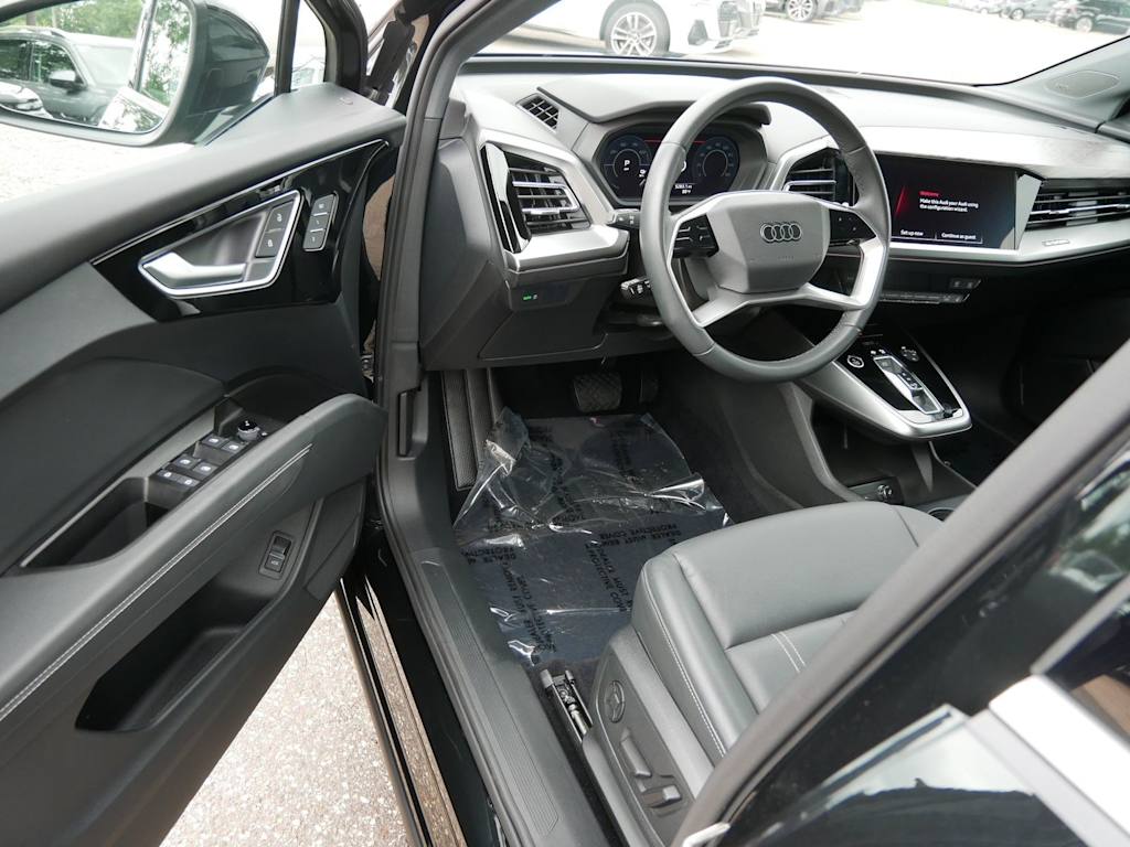 Thumbnail: 2023 Audi Q4 e-tron - 2