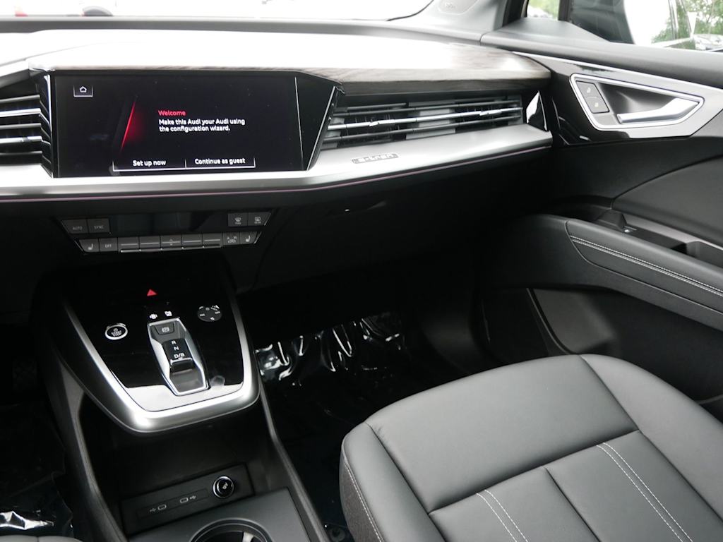 Thumbnail: 2023 Audi Q4 e-tron - 10
