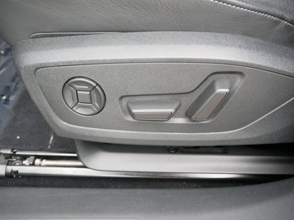 Thumbnail: 2023 Audi Q4 e-tron - 18