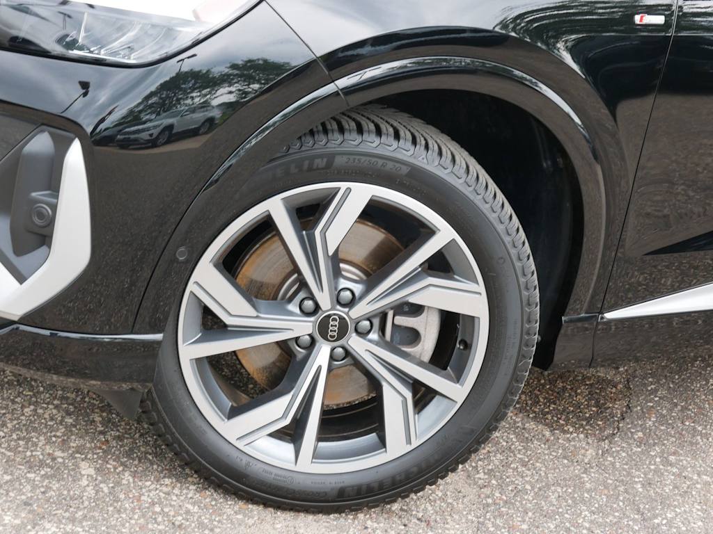 Thumbnail: 2023 Audi Q4 e-tron - 6