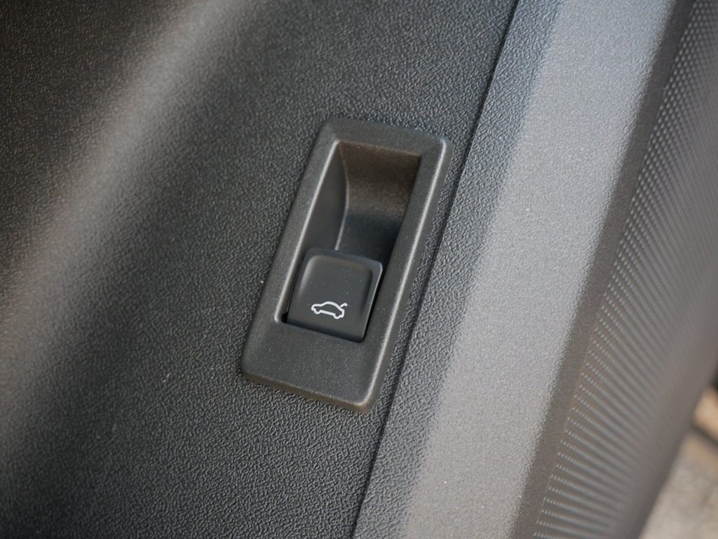 Thumbnail: 2026 Audi SQ5 - 19