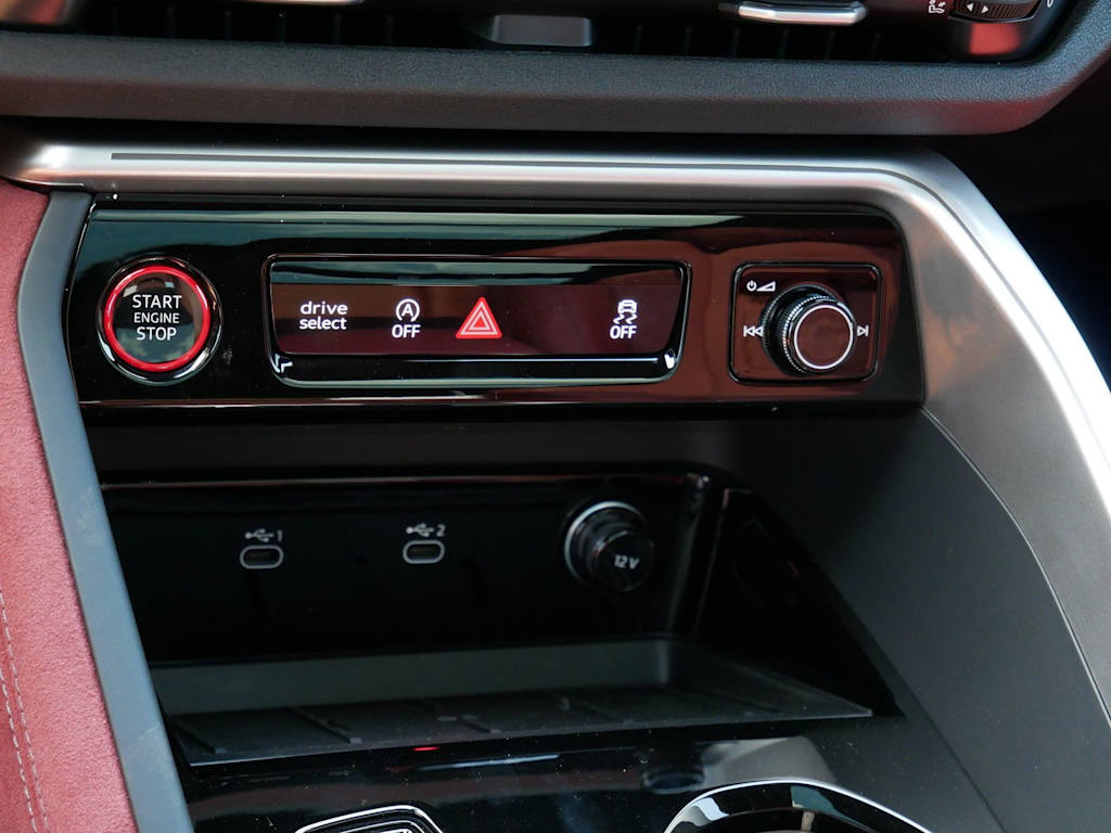 Thumbnail: 2026 Audi SQ5 - 26