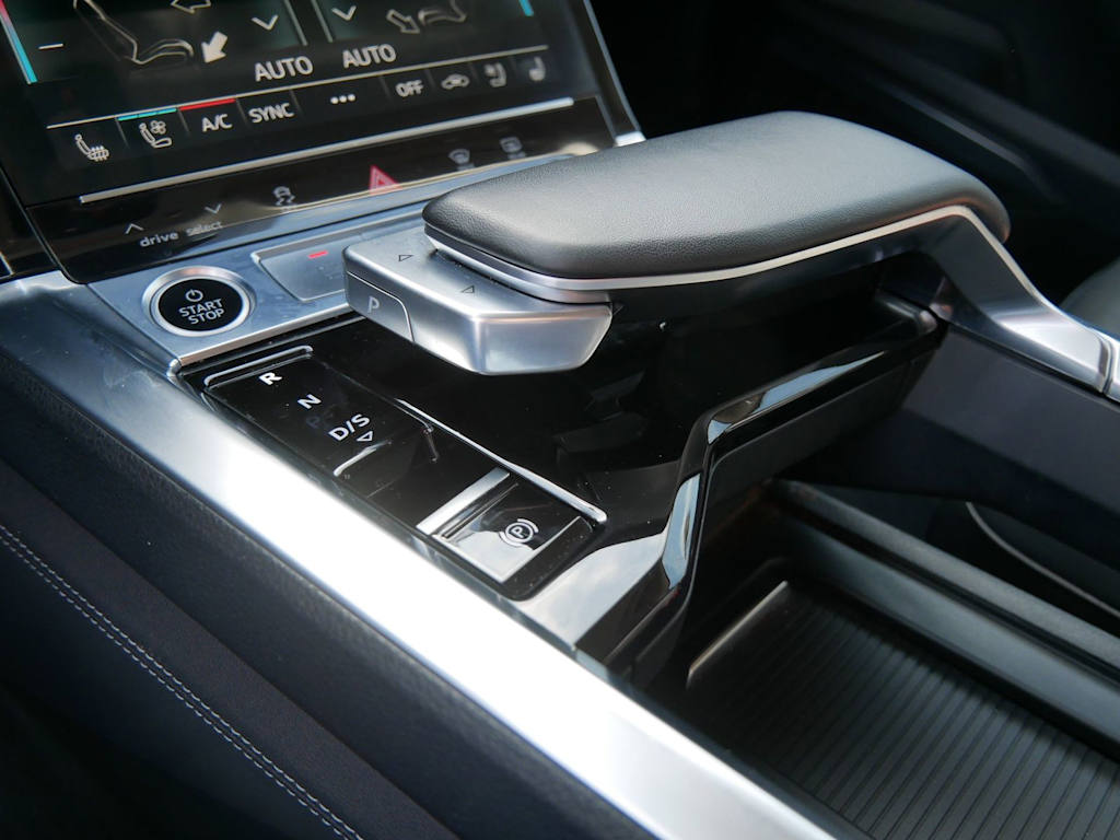 Thumbnail: 2024 Audi Q8 e-tron - 12