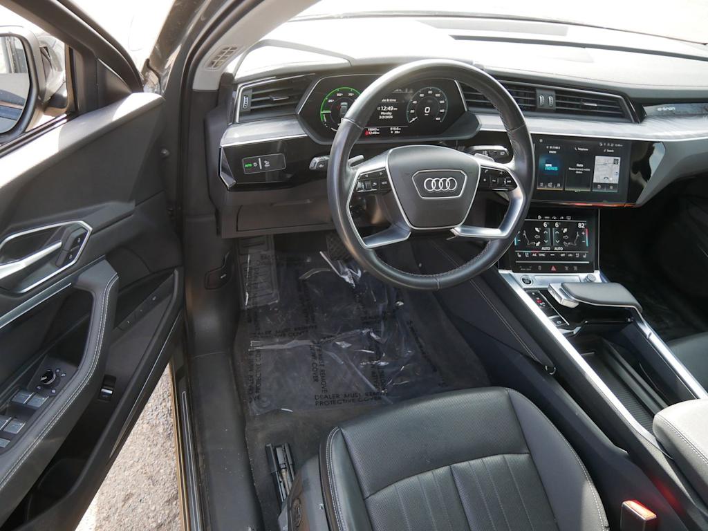 Thumbnail: 2024 Audi Q8 e-tron - 2