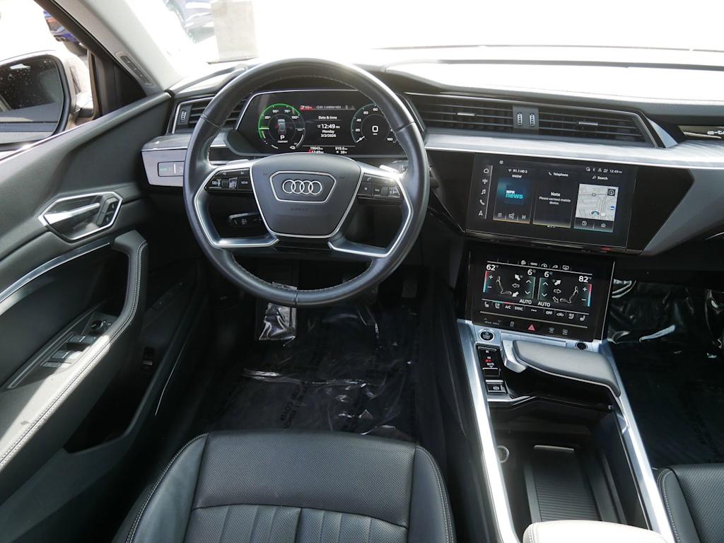 Thumbnail: 2024 Audi Q8 e-tron - 7