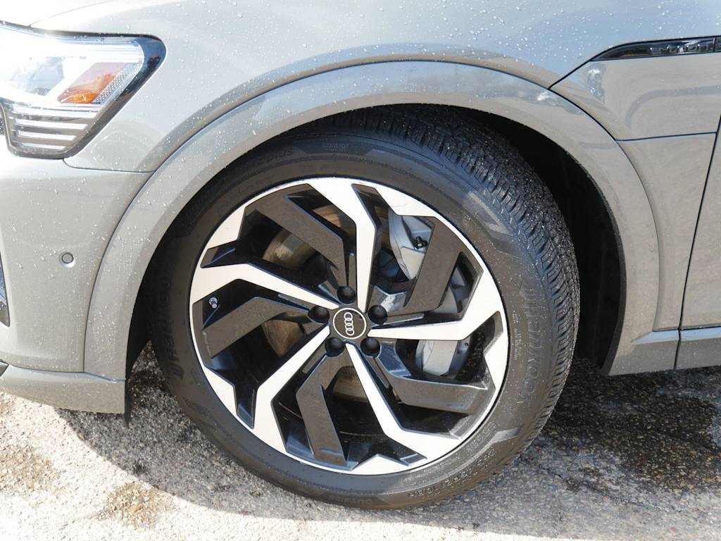 Thumbnail: 2024 Audi Q8 e-tron - 6