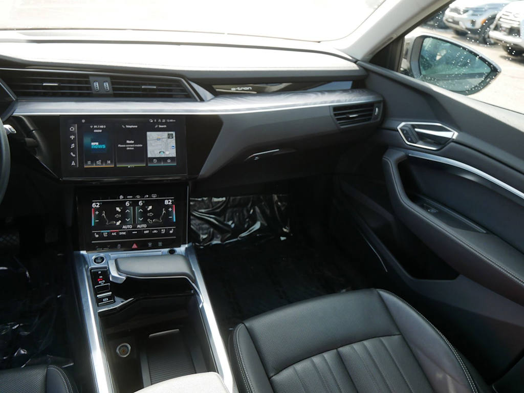 Thumbnail: 2024 Audi Q8 e-tron - 10