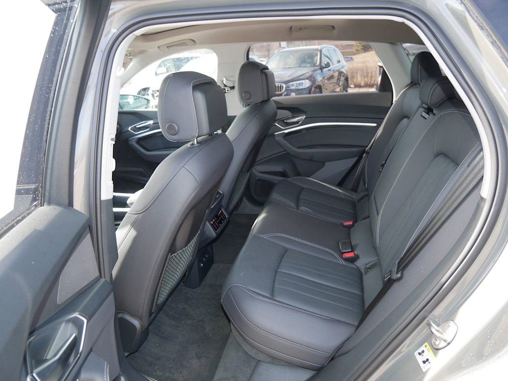 Thumbnail: 2024 Audi Q8 e-tron - 8