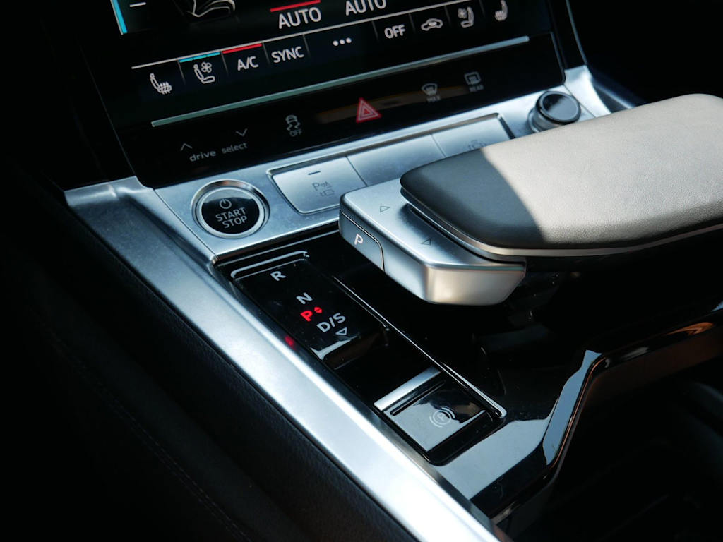 Thumbnail: 2024 Audi Q8 e-tron - 9