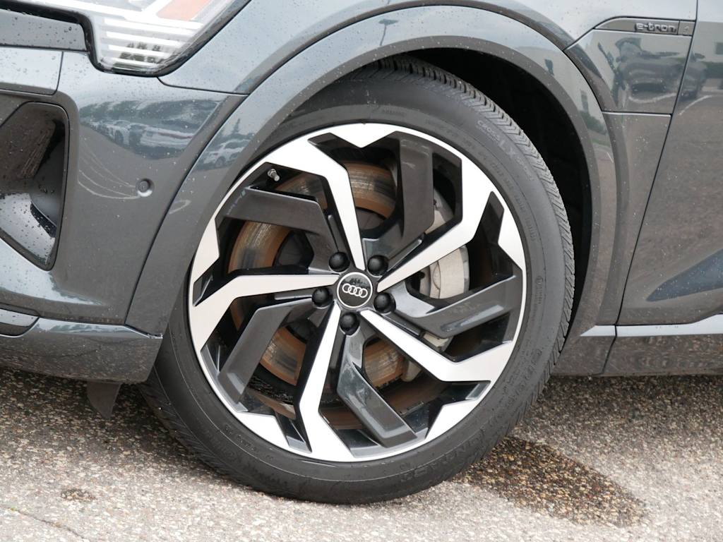 Thumbnail: 2024 Audi Q8 e-tron - 7