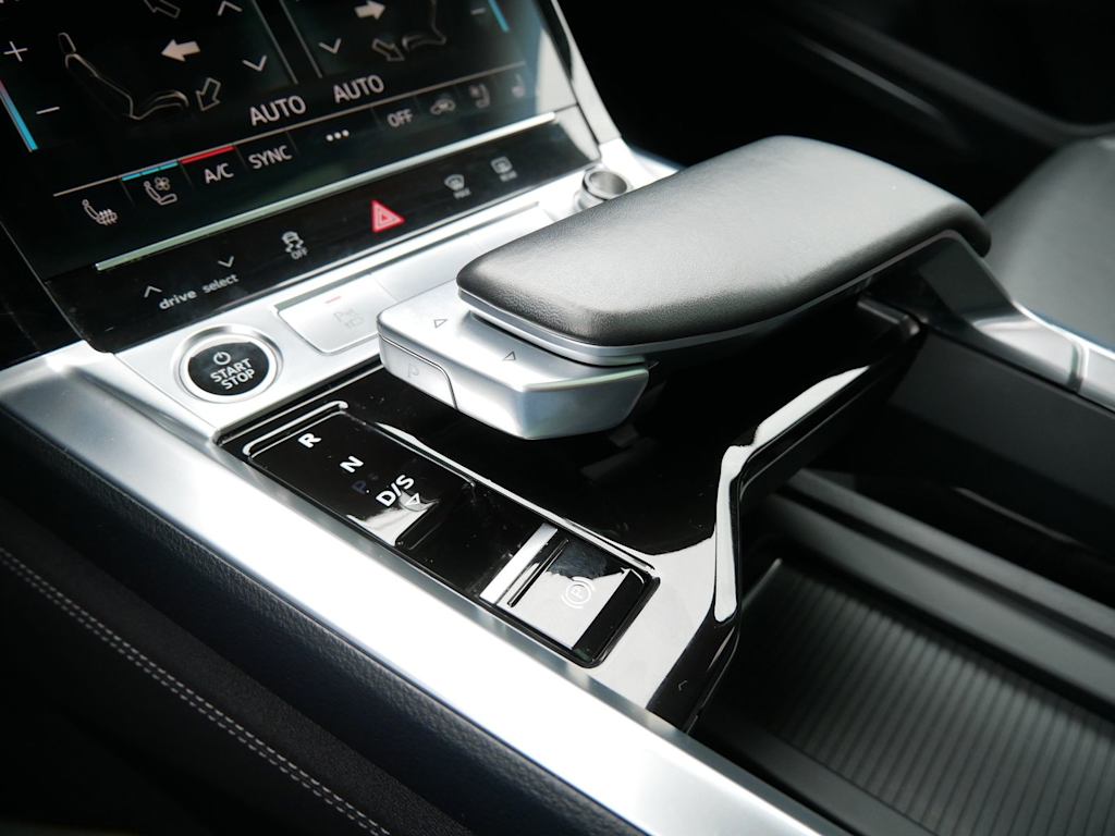 Thumbnail: 2024 Audi Q8 e-tron - 25